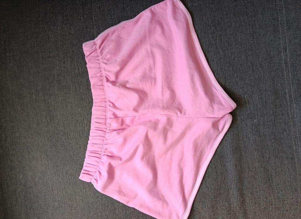 Krótkie spodenki damskie barbie