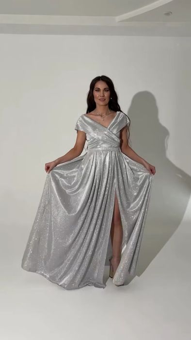 Срібна блискуча сукня,відеальному стані