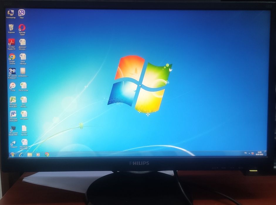 Монітор Philips 223V5 монитор