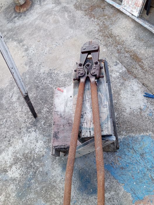 Tesoura cortar ferro