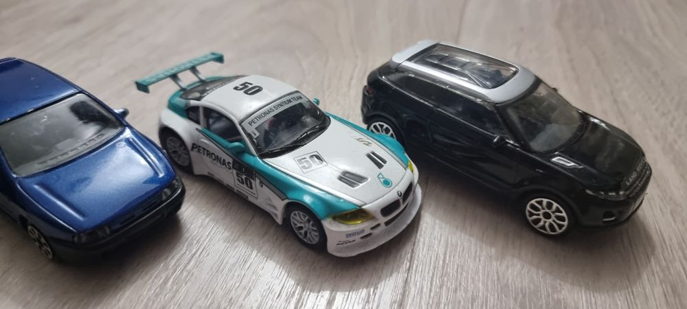 Burago 1/43 conjunto64751070147843122