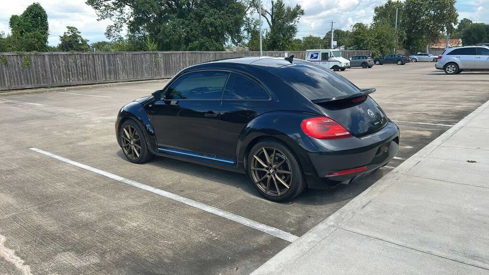 Volkswagen Beetle      2014