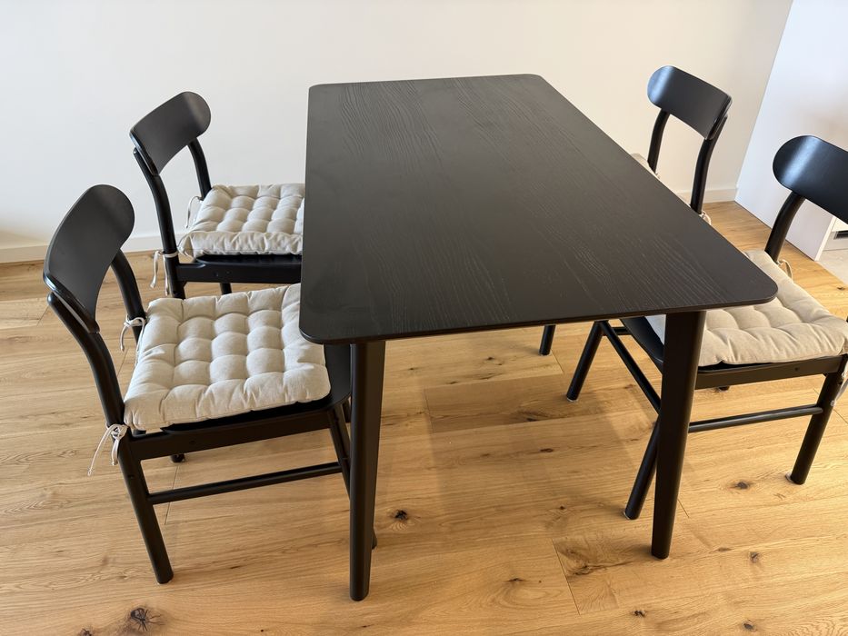 Mesa de jantar e 4 cadeiras