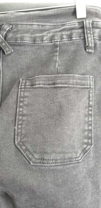 Jeans pretos desbotados