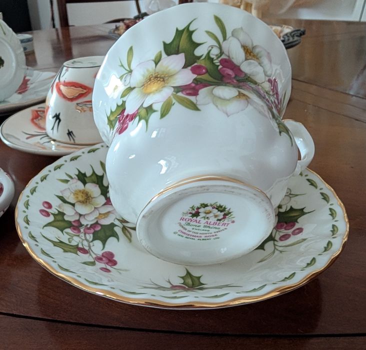 Cinco chávenas de coleção