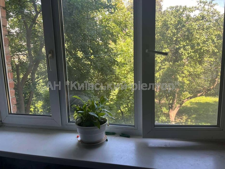 Продаж двокімнатної квартири вул. Михайла Стельмаха, 8. м. Голосіївська 10 хв