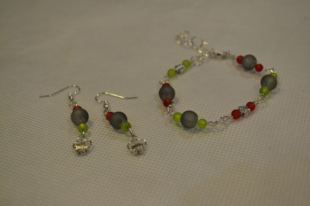 Bransoletka i kolczyki idealne na dzień kobiet inspirowana różami.