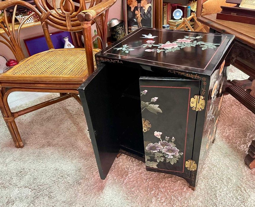 Móvel Lacado Estilo Chinoiserie – Vintage (c. 1970–90)