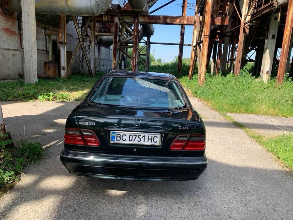 Мерседес E320 2001 рік