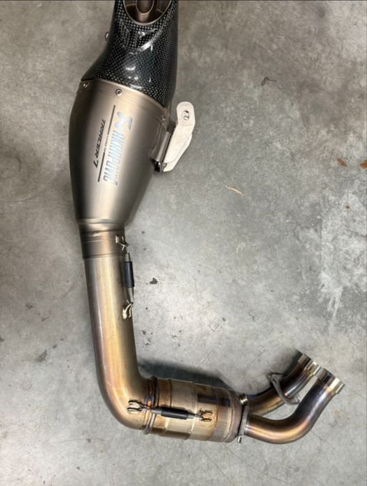 escape  Yamaha akrapovic MT 07 ou Tracer 7