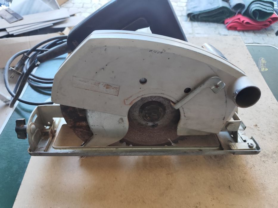 Circular DEWALT DW383