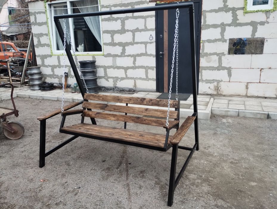 Гойдалка садова лавка качеля из проф трубы розборна лофт металева
