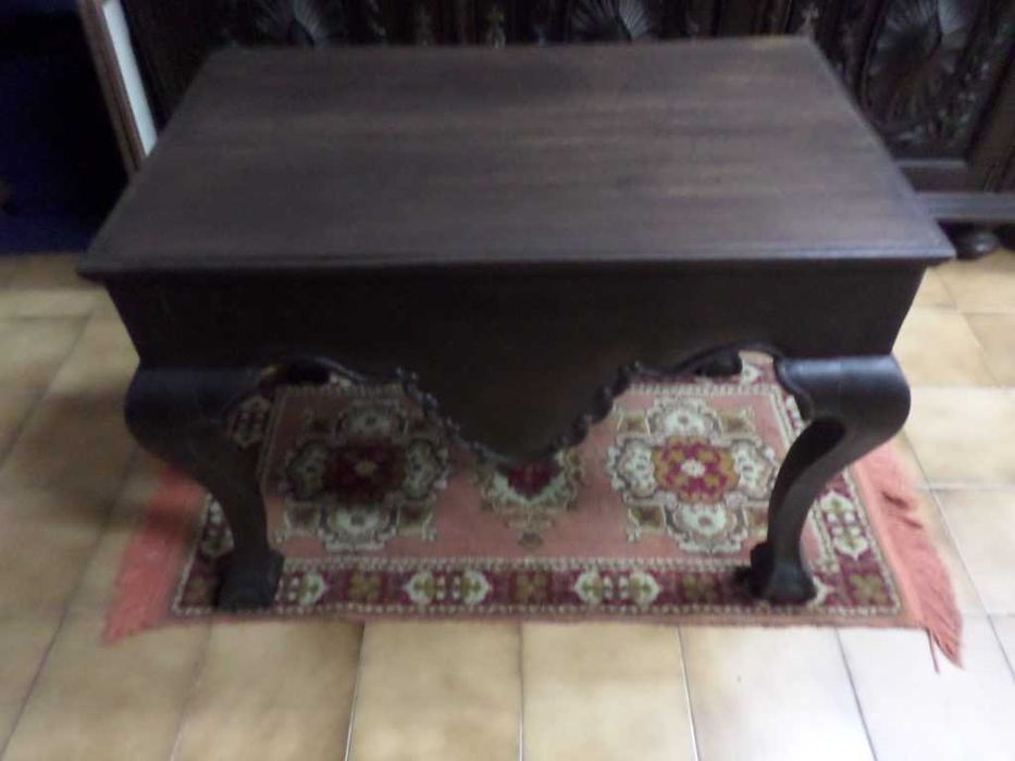Mesa de apoio antiga em madeira estilo D. João V