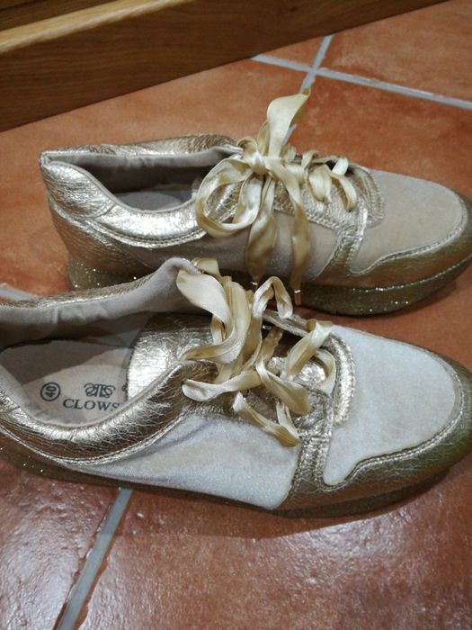 Sapatilhas seminovas