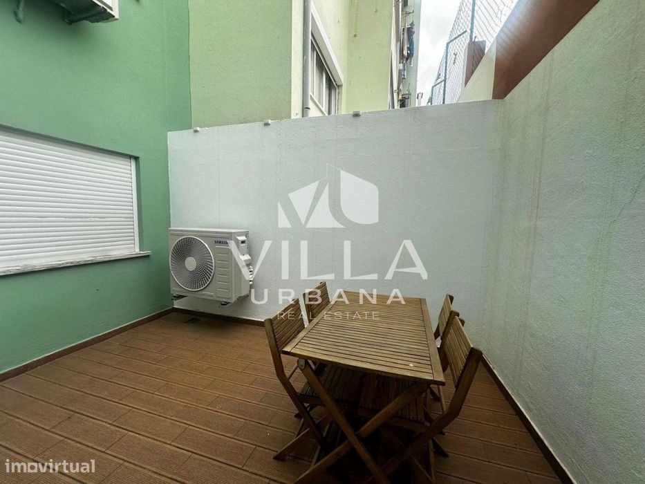 Apartamento T2 c/ Espaço Exterior localizado no Centro de Almada