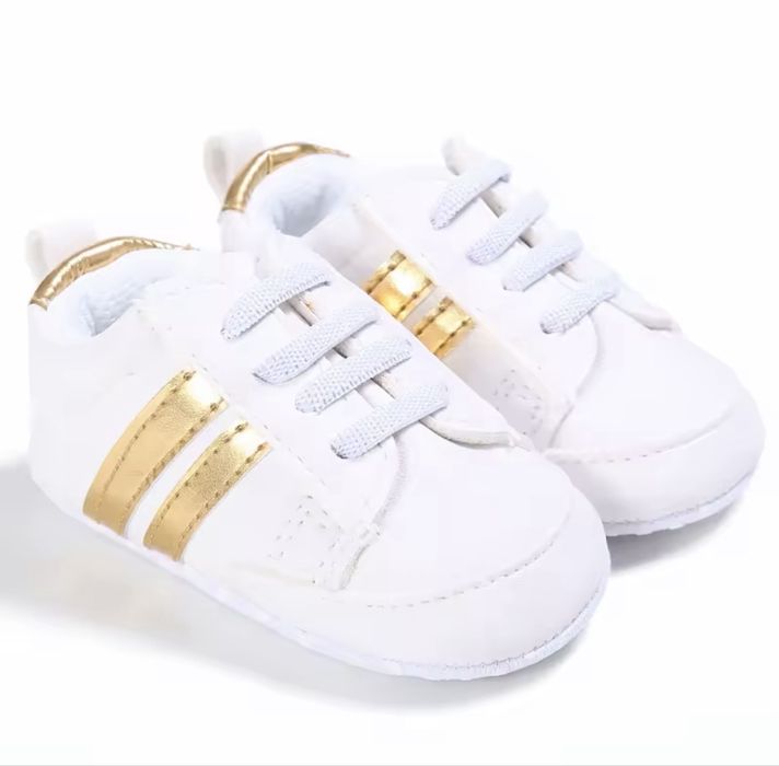 Criança bebê menina sapatos