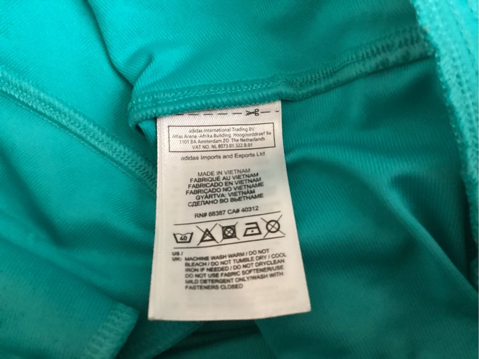 Продам спортивный костюм adidas