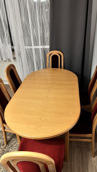 Stół z krzeslami