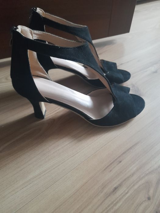 Sandałki czarne zamszowe