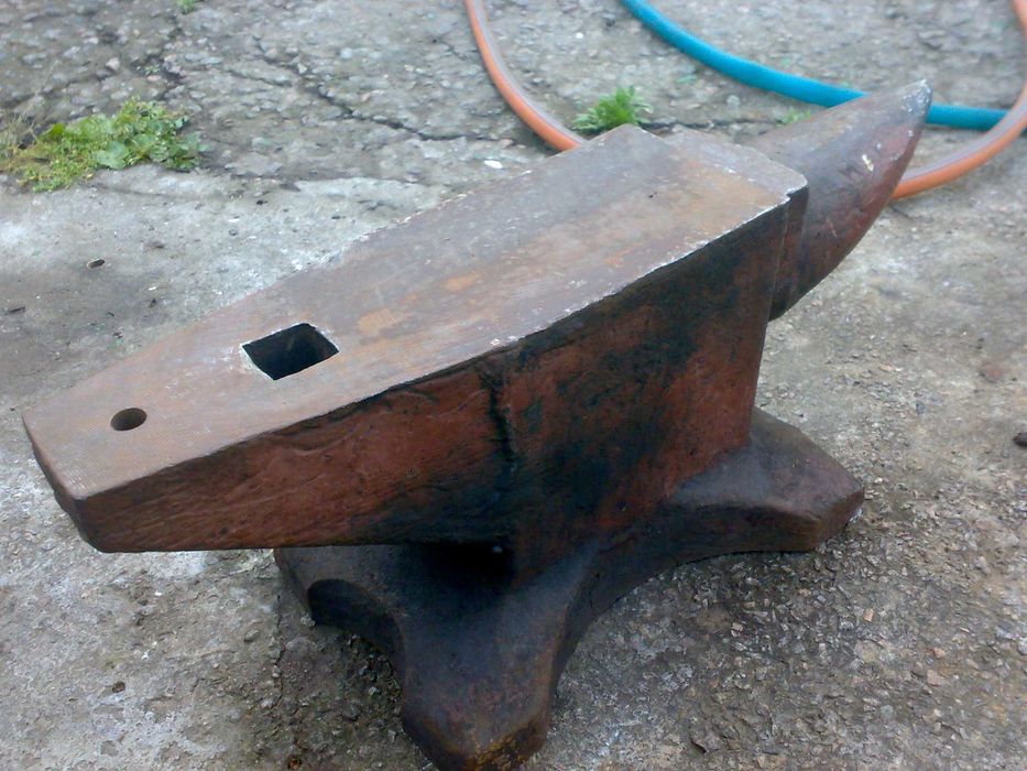 Школьная наковальня 100 кг Новая.Золотая колхозница.