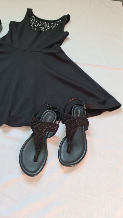 Літній чорний сарафан, сукня