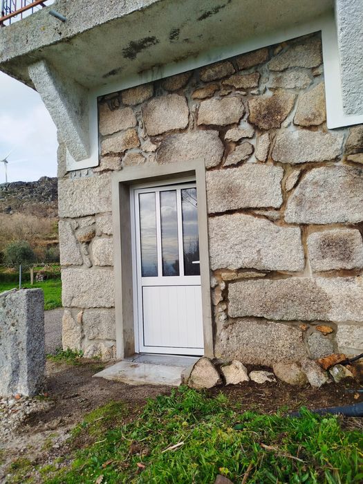 arrenda se  ou vende  t3 com terreno