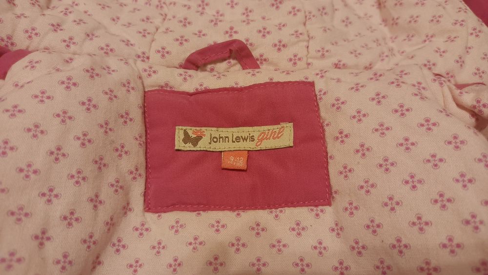 John Lewis kurteczka