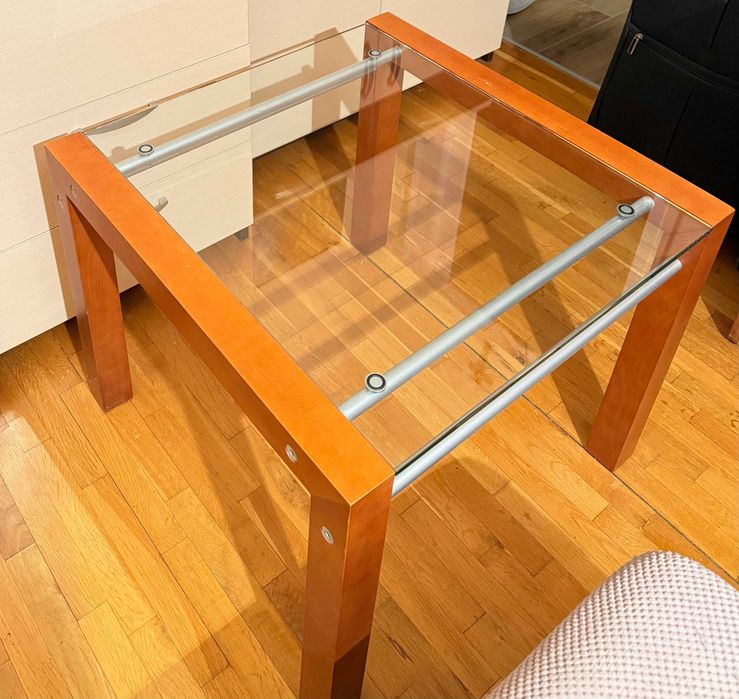 Szklany stolik z elementami drewna 60x60x50cm