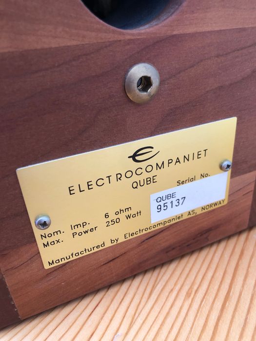 Colunas High End Electrocompaniet Qube