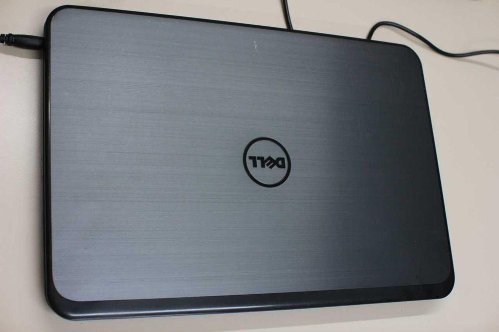 Laptop Dell z Ekranem 15,6" i5/8/HD Gwarancja 12 miesięcy