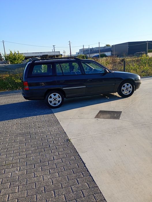 Opel 1.4 gasolina para desocupar espaço
