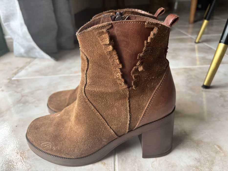 Botas em camurça 38