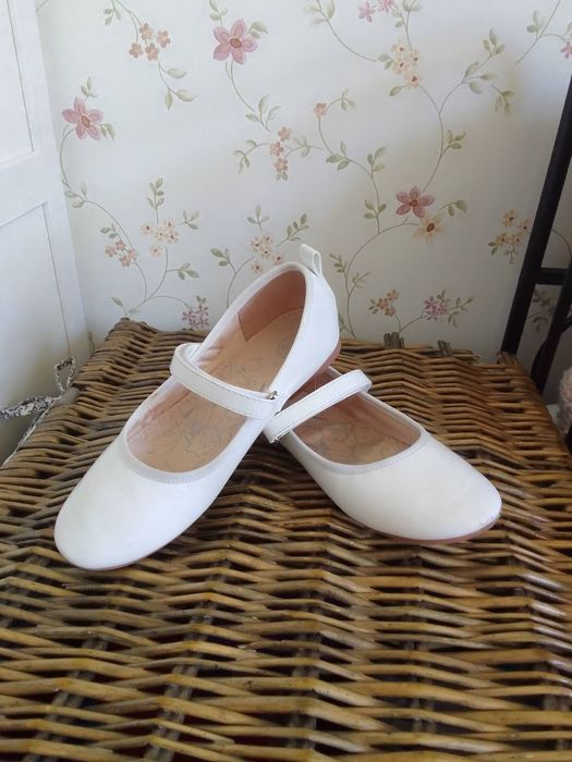 Piękne balerinki białe  Smyk komunia rozm 32 33