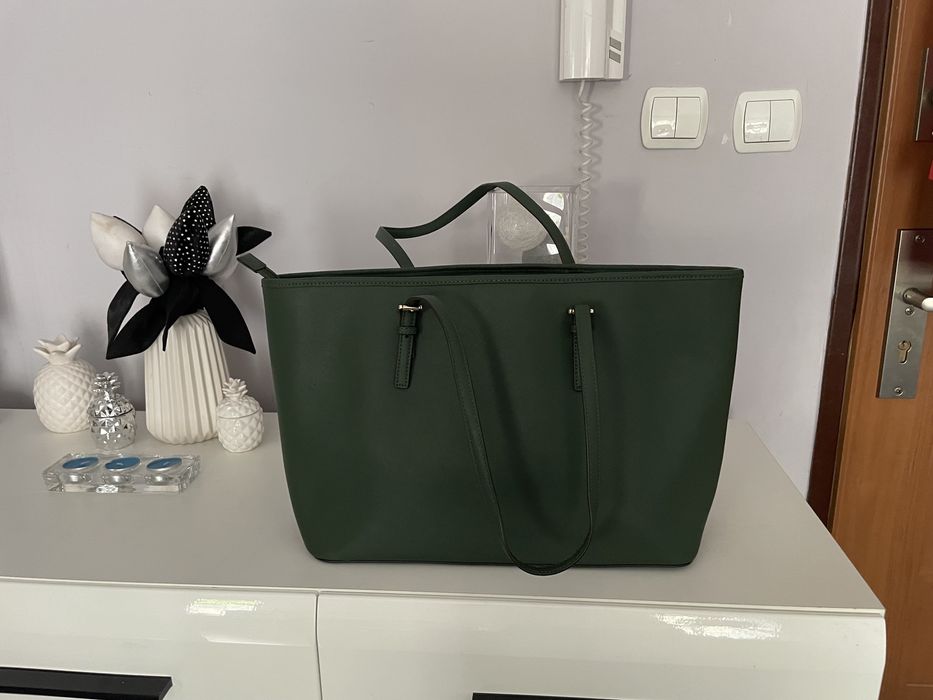 Torebka Michael Kors Medium Saffiano Leather Top-Zip Tote Bag.