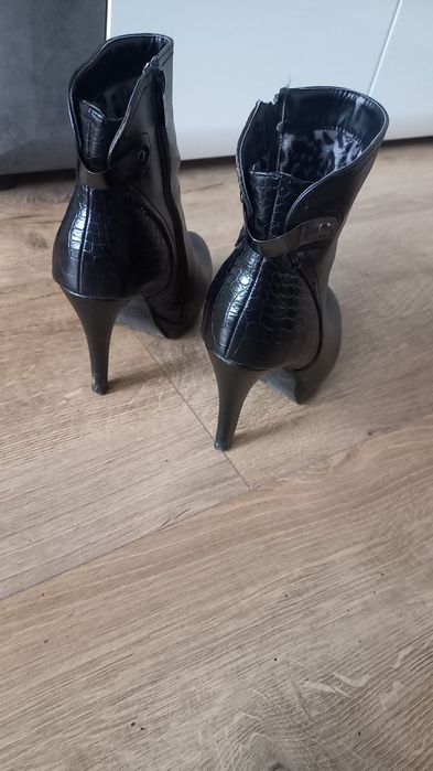 Botki na obcasie zamszowe  i skorzane 38