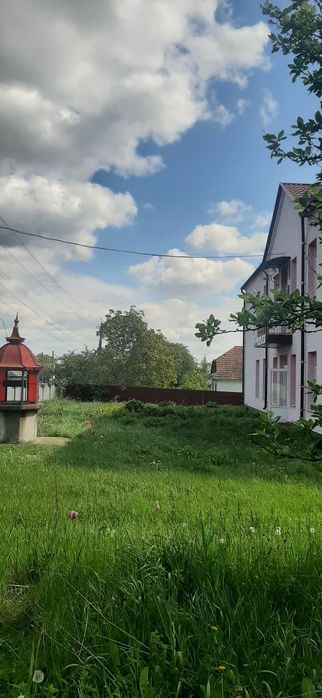 Продаюбудинок в селі Владична, 50 соток землі.