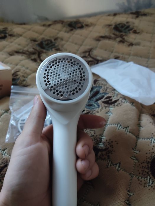 Машинка для зрізання ковтунців, акумуляторна.