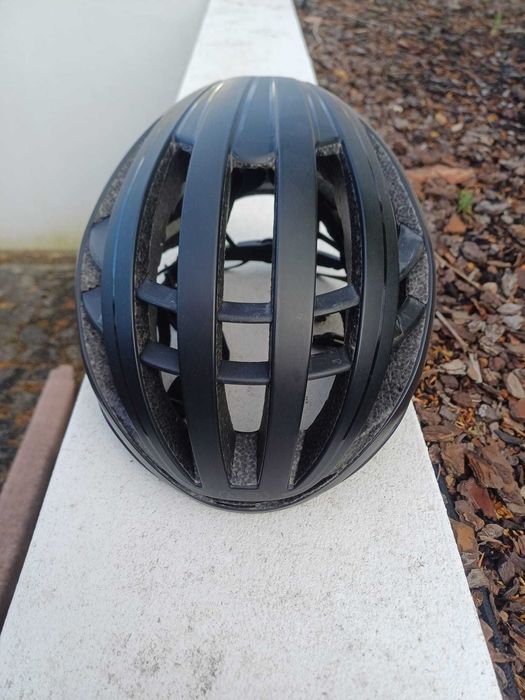 Capacete de ciclismo preto AVUS
