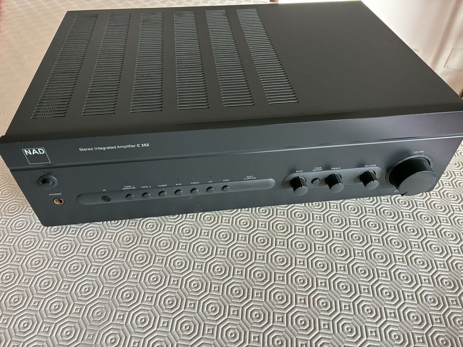 Amplificador integrado NAD C352