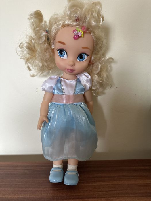 4 Bonecas Barbie / disney usadas