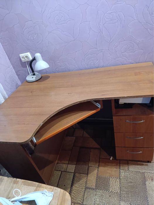 Продам письменый стол