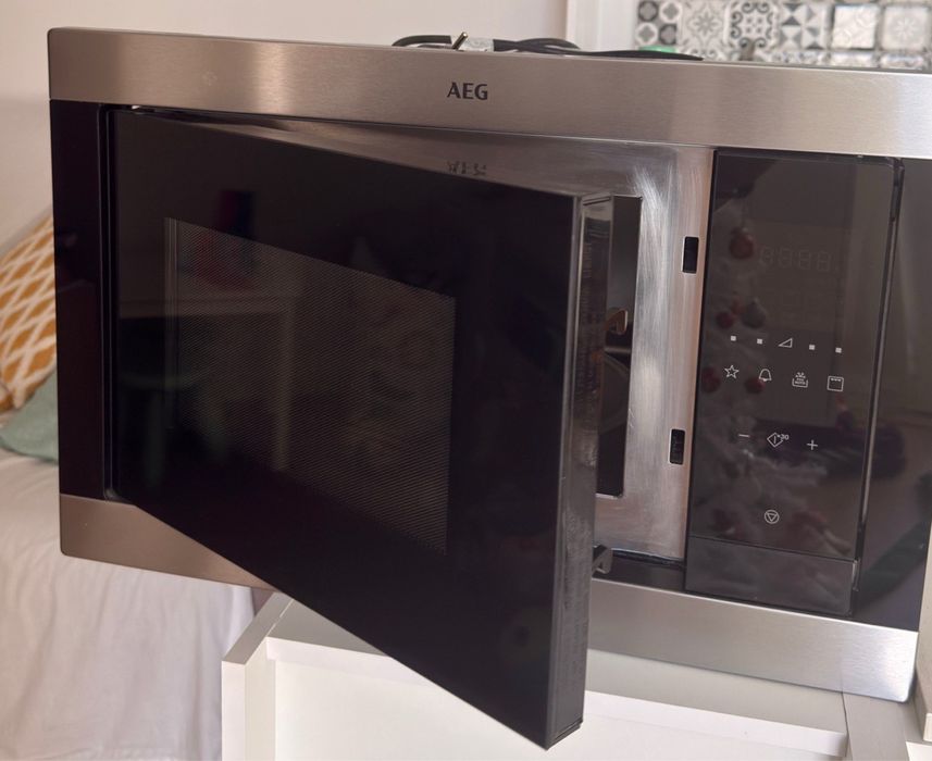 Micro-ondas de encastre AEG novo