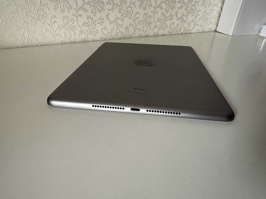 Планшет Apple iPad 32Gb Wi -Fi A1893 6 генерація