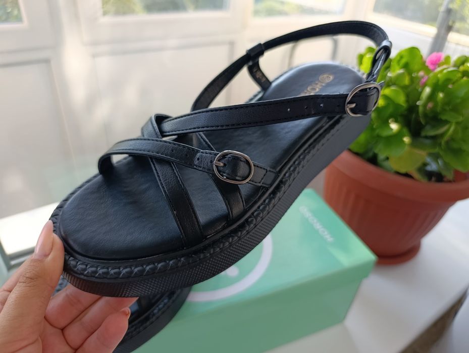 Босоніжки жіночі