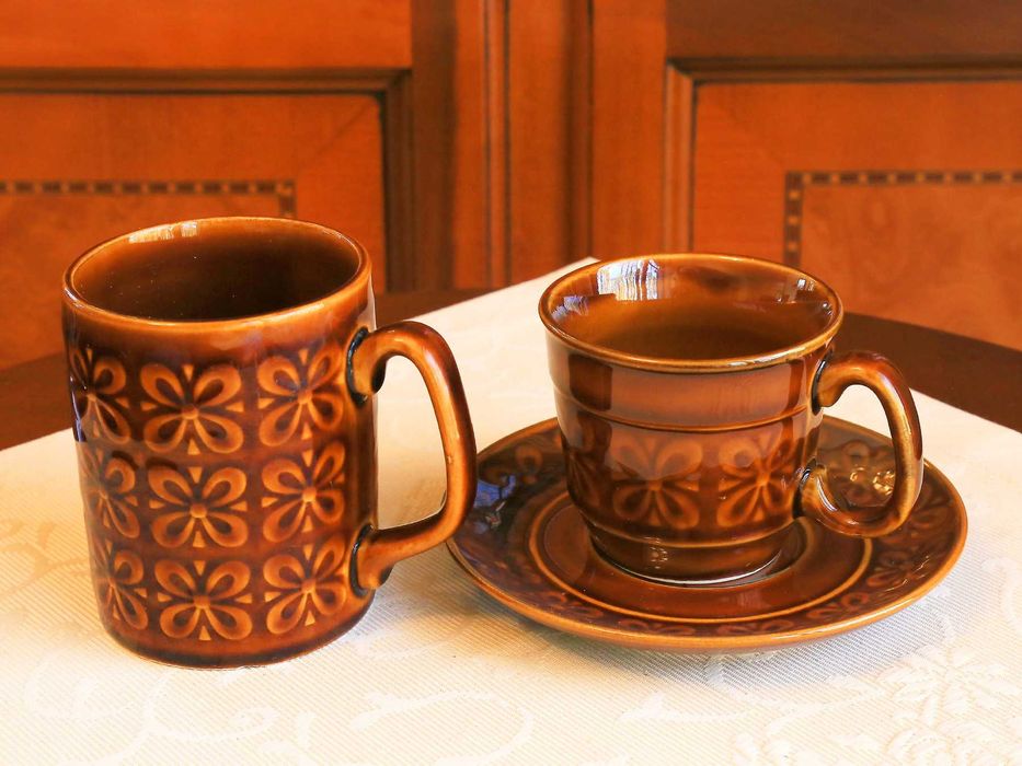 Pruszkowski porcelit „Kokardki” – serwis w stylu PRL