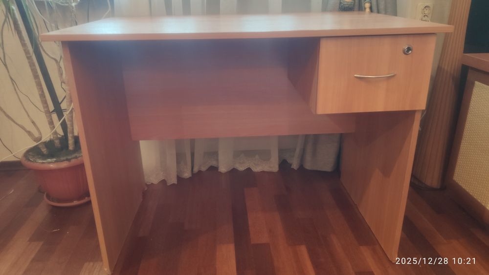 Письмовий стіл (писменный стол)