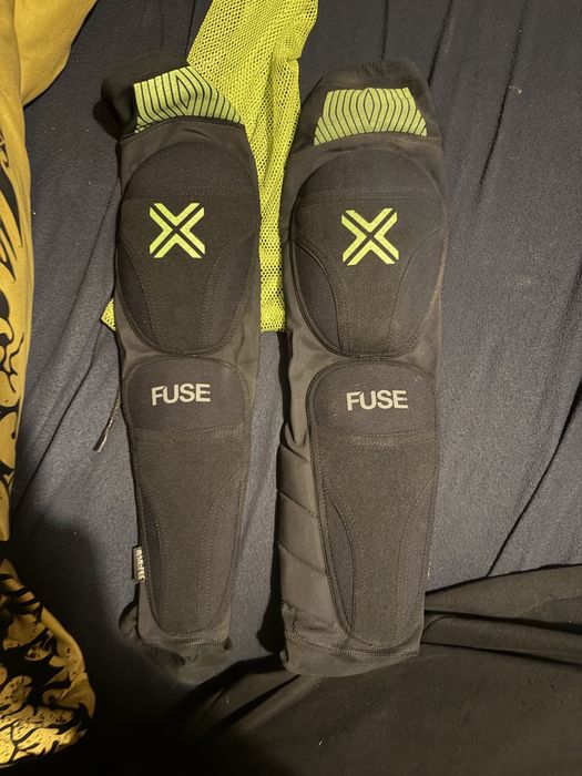 Ochraniacze fuse omega 100 knee pad combo