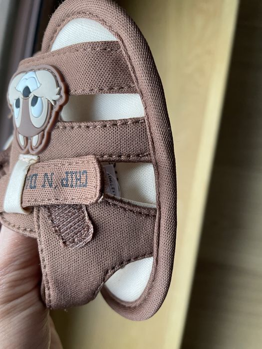 Sandałki niemowlęce niechodki r. 18