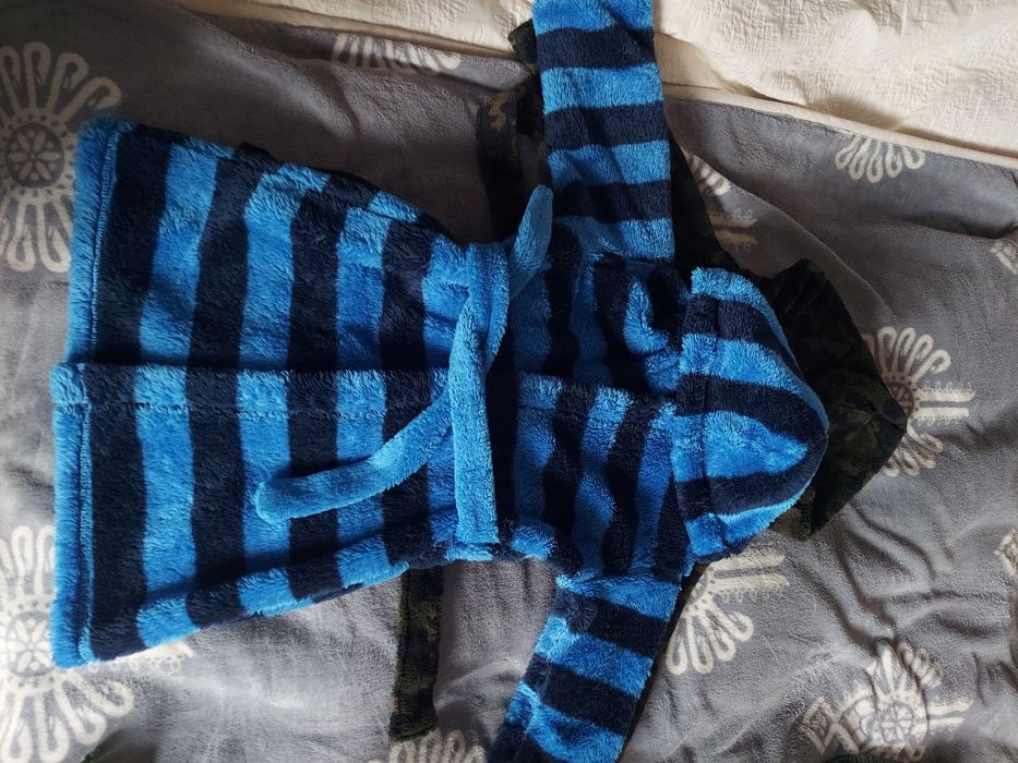 Dwa szlafroki dziecięce 92 98