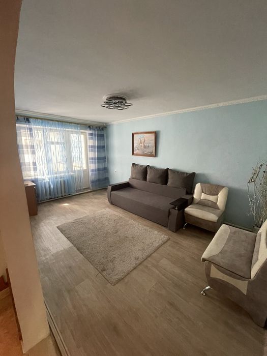 Продается 3 квартира.С очень большой лоджией..В шикарном районе.